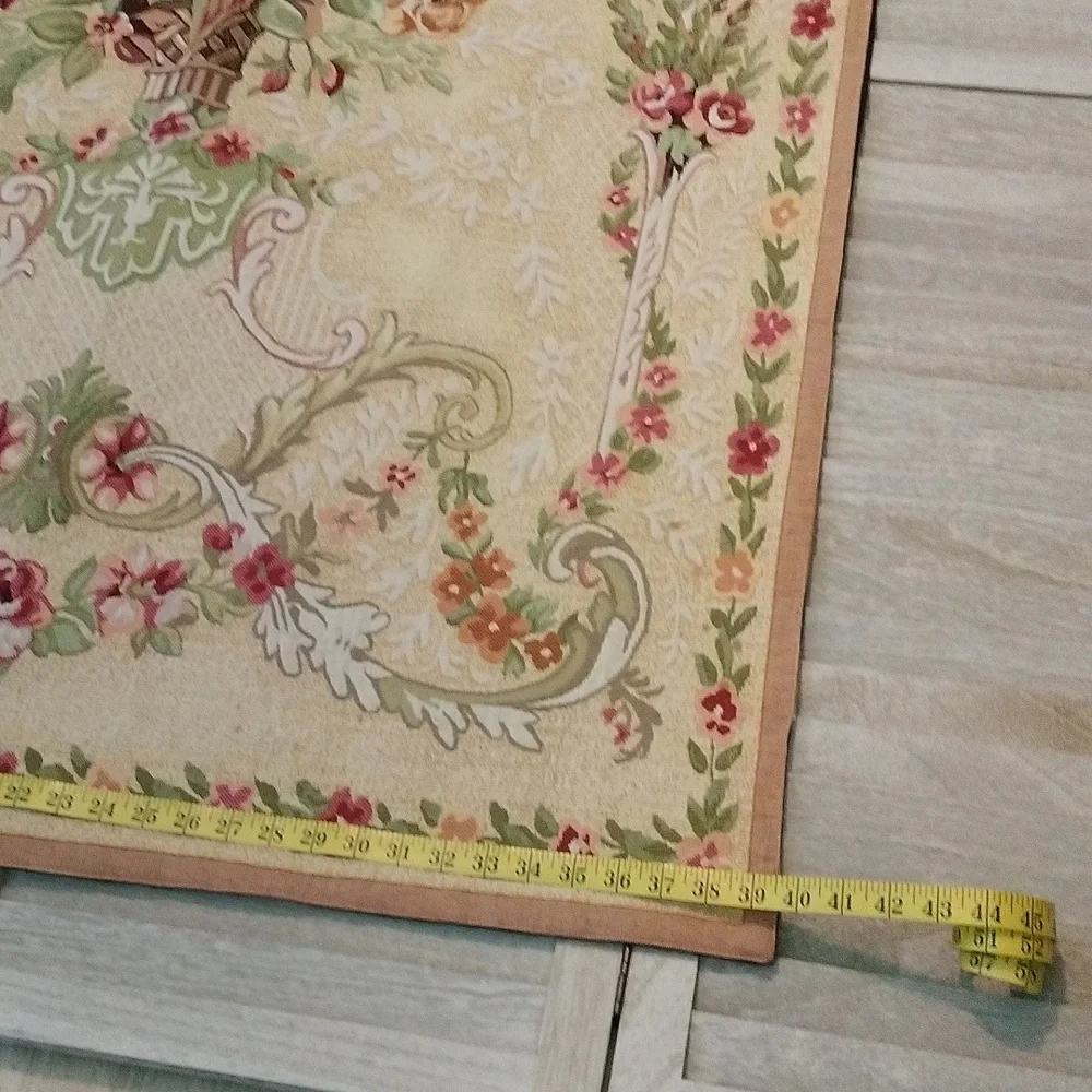 ⚜️ Vintage Floral Tapestry Wall Hanging